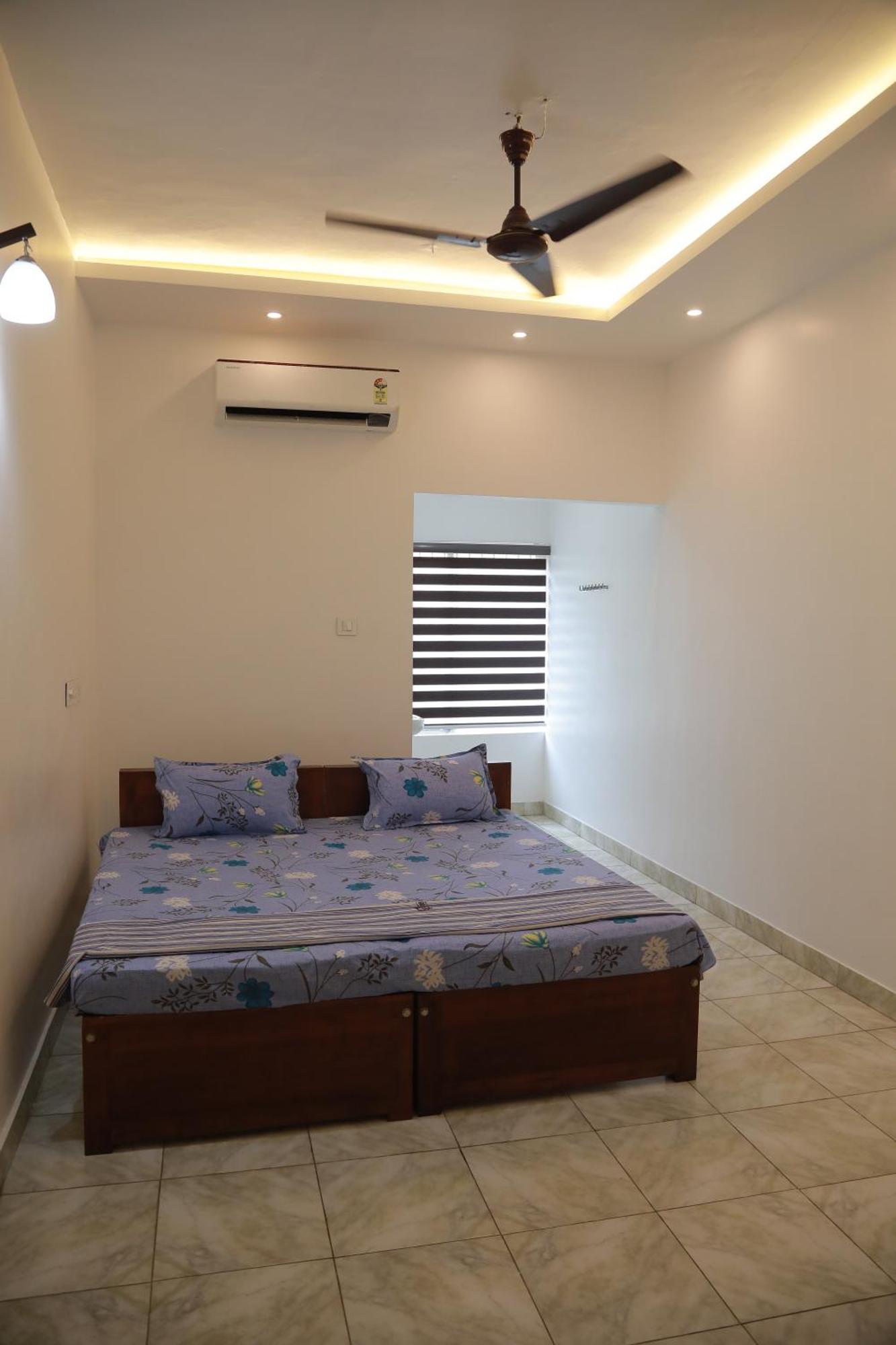 Thekkumpuram Tourist Lodge *