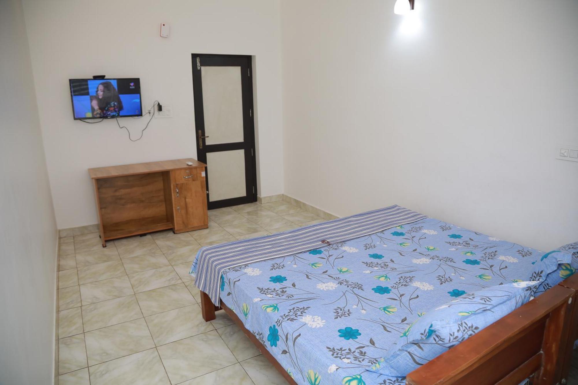 Thekkumpuram Tourist Lodge *
