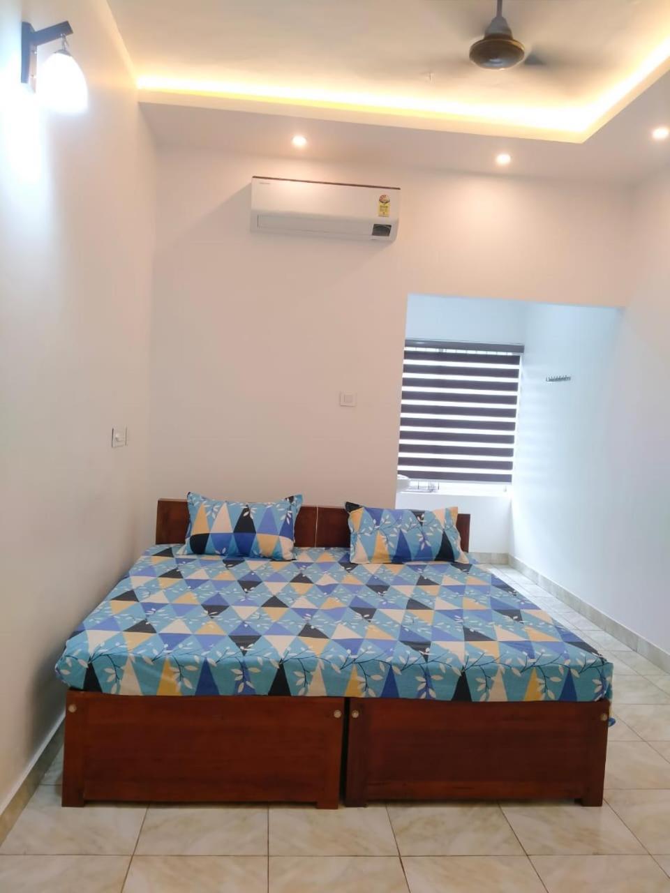Thekkumpuram Tourist Lodge *